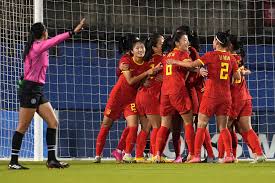 [图]格瓦迪奥尔双响 曼城4-0富勒姆 反超阿森纳2分领跑.